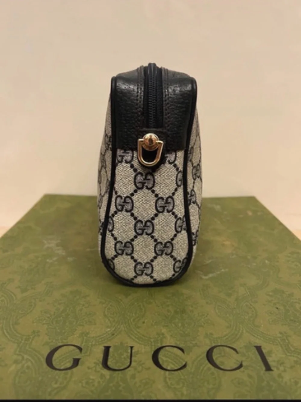Gucci Beige GG Supreme Crossbody with Navy/Red Web Stripe - Picture 3 of 9